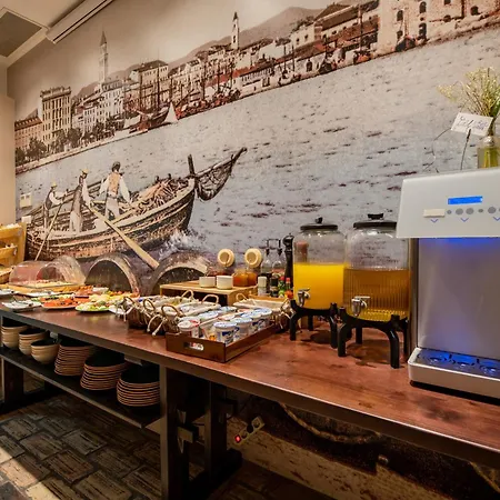 Pensión Azur Palace Luxury 4*