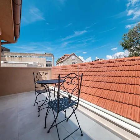 Azur Palace Luxury Pensión 4*