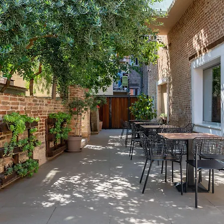 Πανσιόν Azur Palace Luxury 4*