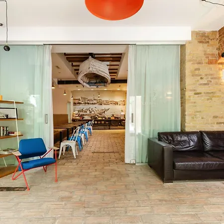 Konukevi Azur Palace Luxury 4*