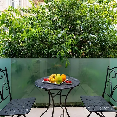 Konukevi Azur Palace Luxury 4*