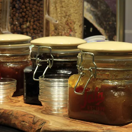 Konukevi Azur Palace Luxury 4*