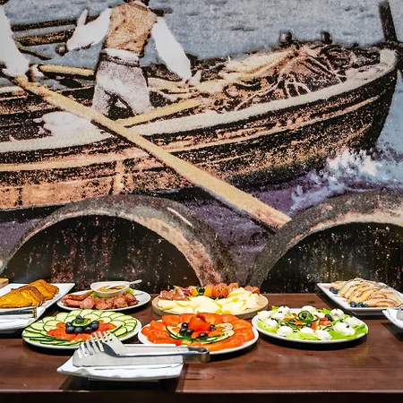 Konukevi Azur Palace Luxury 4*